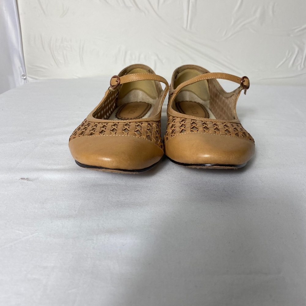 Antia leather flat